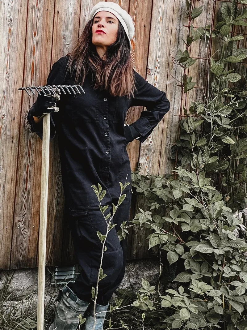 Gardening Outfit Set – Garden Suit & Leather Gloves