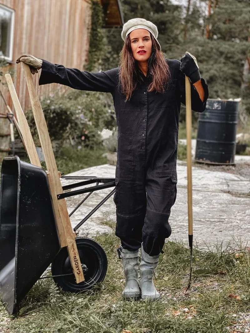 Gardening Outfit Set – Garden Suit & Leather Gloves