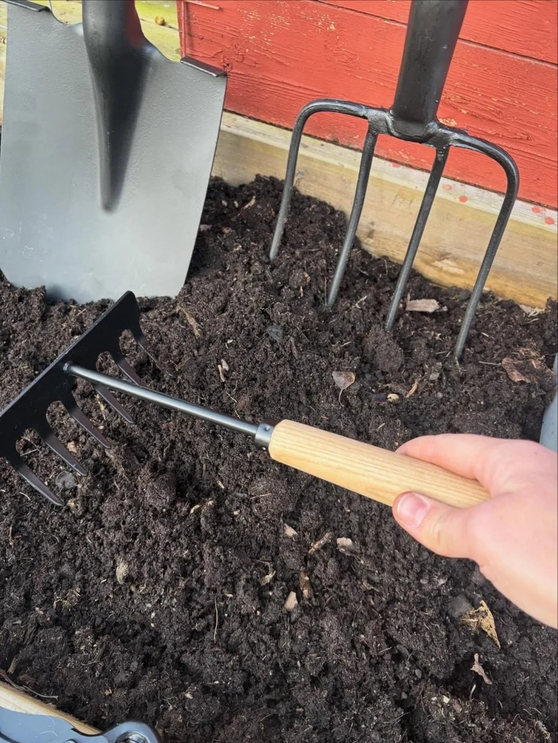 Hand tool Rake