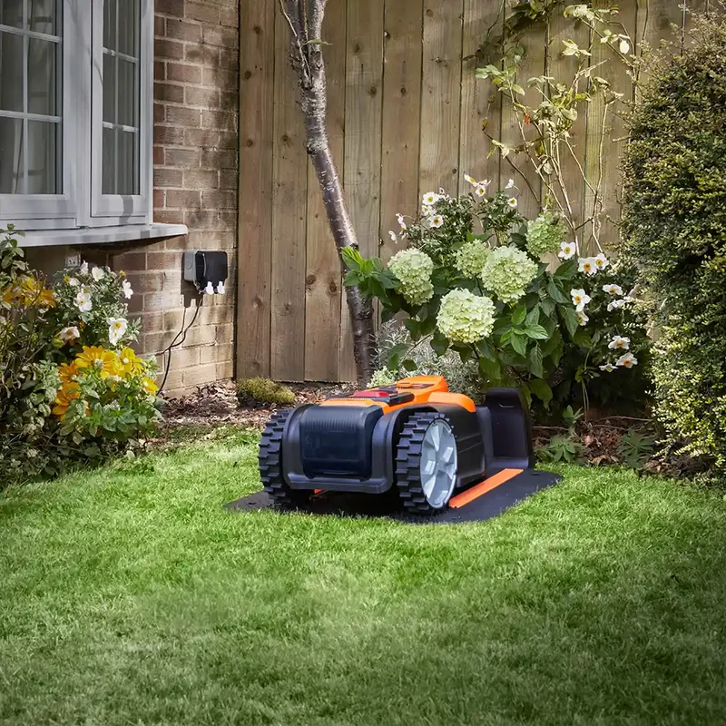 LawnMaster OcuMow® AMD18i-500 | MX 24V Auto Charging Vision Robotic Lawnmower with App