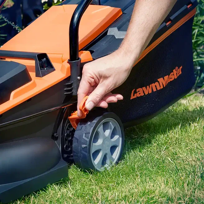 LawnMaster MX 24V 32cm | Cordless Lawn Mower