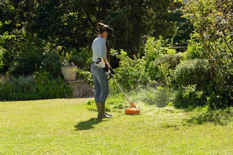 STIHL Akku-Rasentrimmer FSA 60 R ohne Akku und Ladegerät