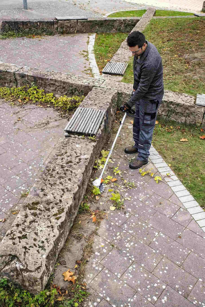 STIHL Akku-KombiMotor KMA 140 R-B ohne Akku und Ladegerät