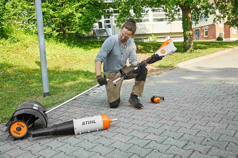 STIHL Akku-KombiMotor KMA 140 R-B ohne Akku und Ladegerät