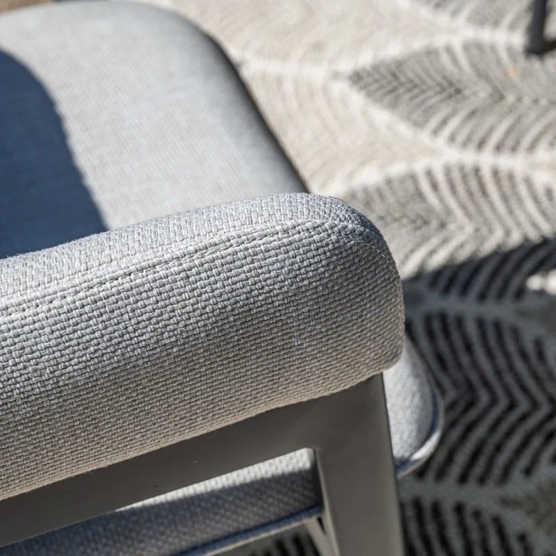 Selina dining tuinstoel - carbon black - valley sand - Antraciet
