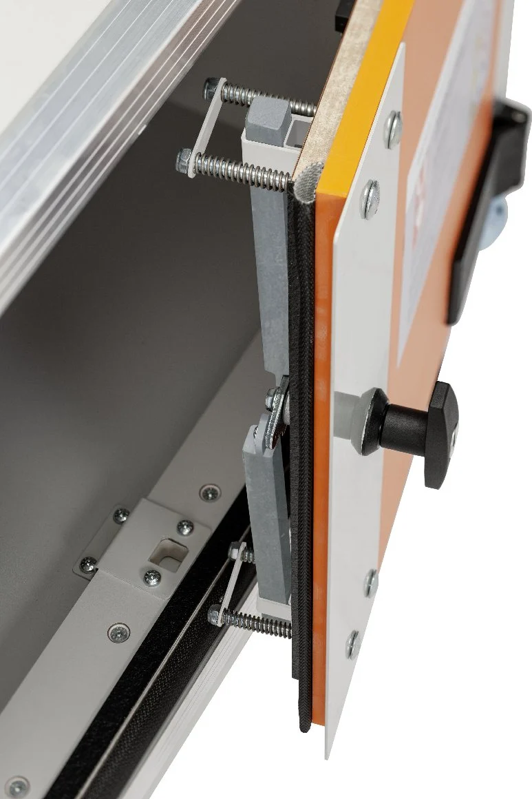 CEMO Akku-Ladeschrank Premium Plus 8/5 230 V, mit Füßen 211.7043.010