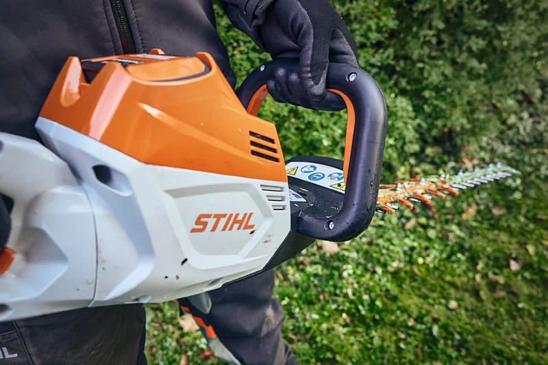 STIHL Akku-Heckenschere HSA 100 Set mit Akku AP 20, Schnittlänge 60 cm