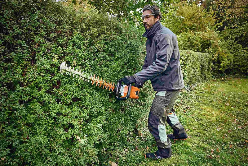 STIHL Akku-Heckenschere HSA 100 Set mit Akku AP 20, Schnittlänge 60 cm