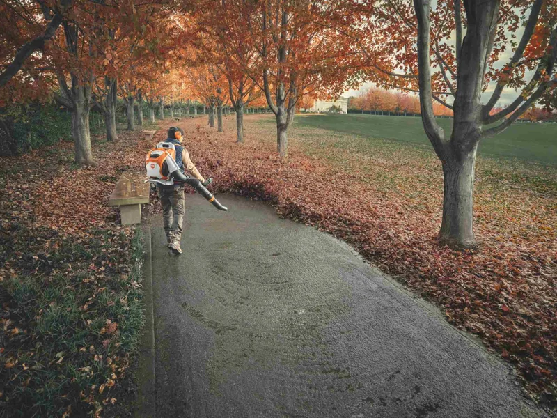 STIHL Rückentragbarer Akku-Laubbläser BRA 600, ohne Akku und Ladegerät
