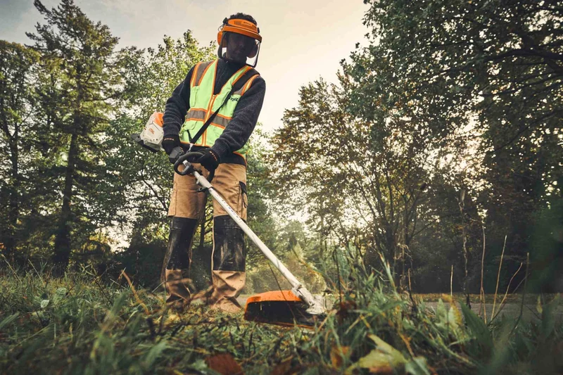 STIHL Akku-Kombimotor KMA 200 R, ohne Akku und Ladegerät