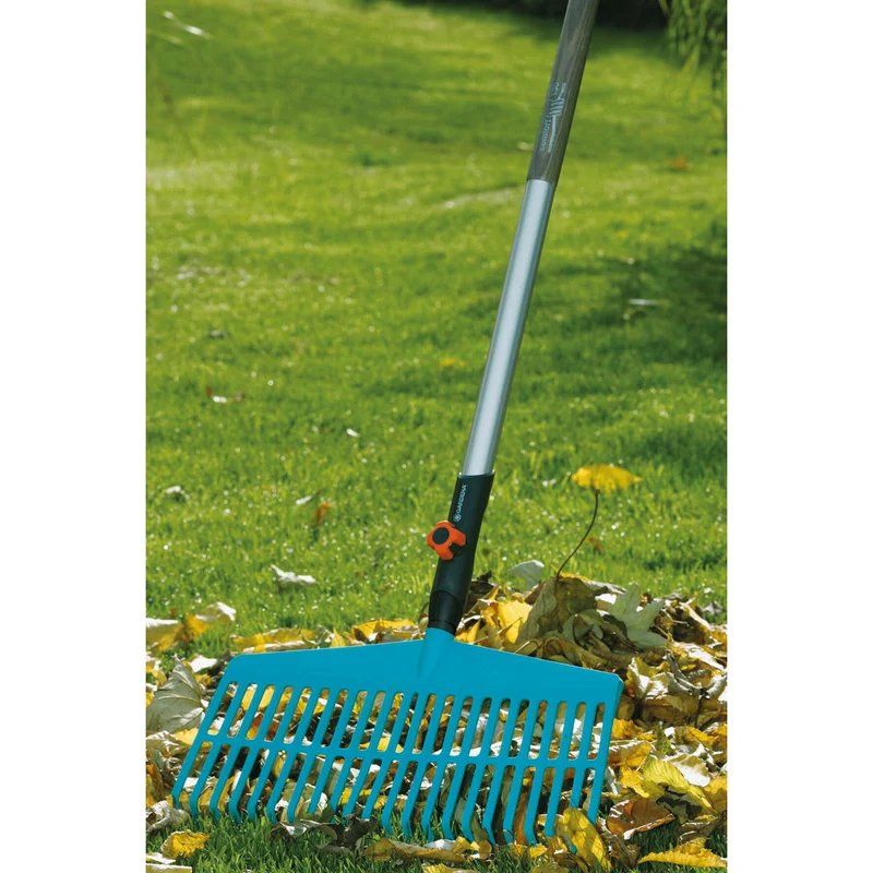 Gardena combisystem-Komplettangebot (Fugenkratzer + Rechenbesen + Grubber + Stiel)