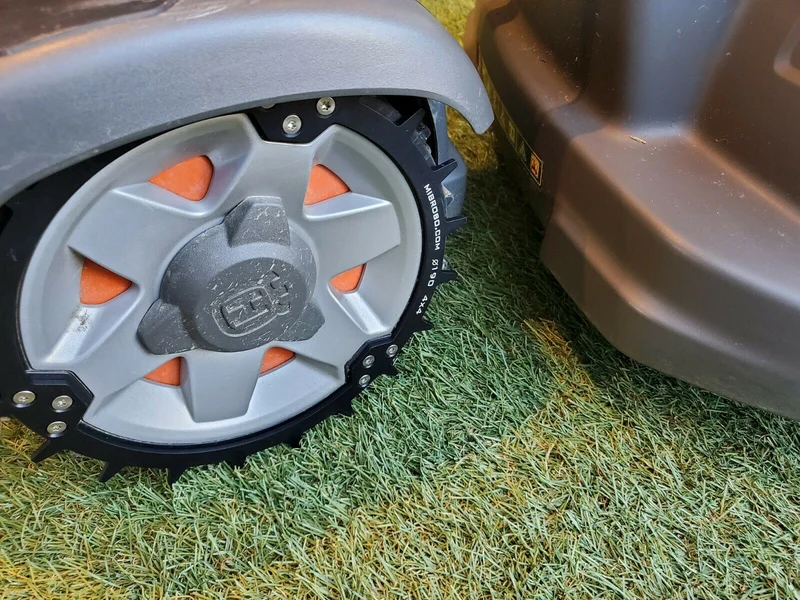Husqvarna Allrad Automower 435 / 535 X AWD Modelle - MIBROBO Blackline Spikes