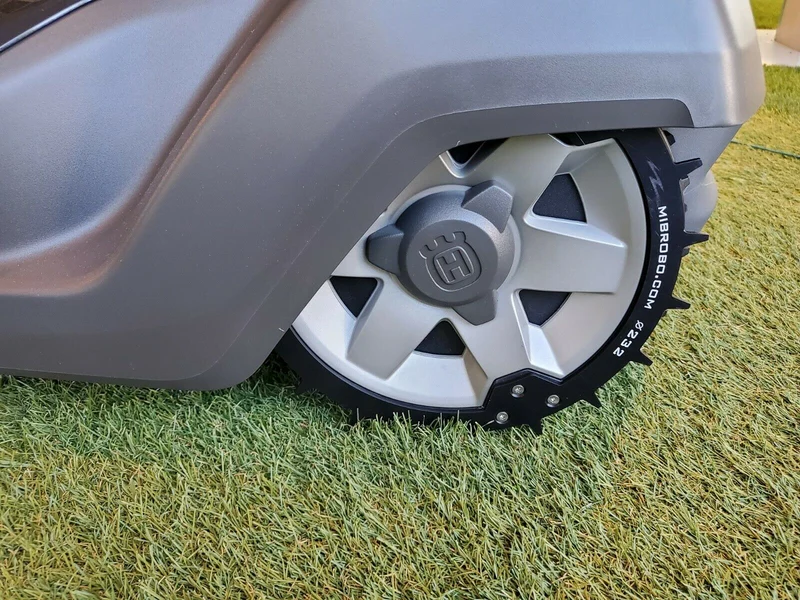Husqvarna Automower 320 / 415 / 420 / 430X / 440 Modelle - 232 MIBROBO Blackline Spikes