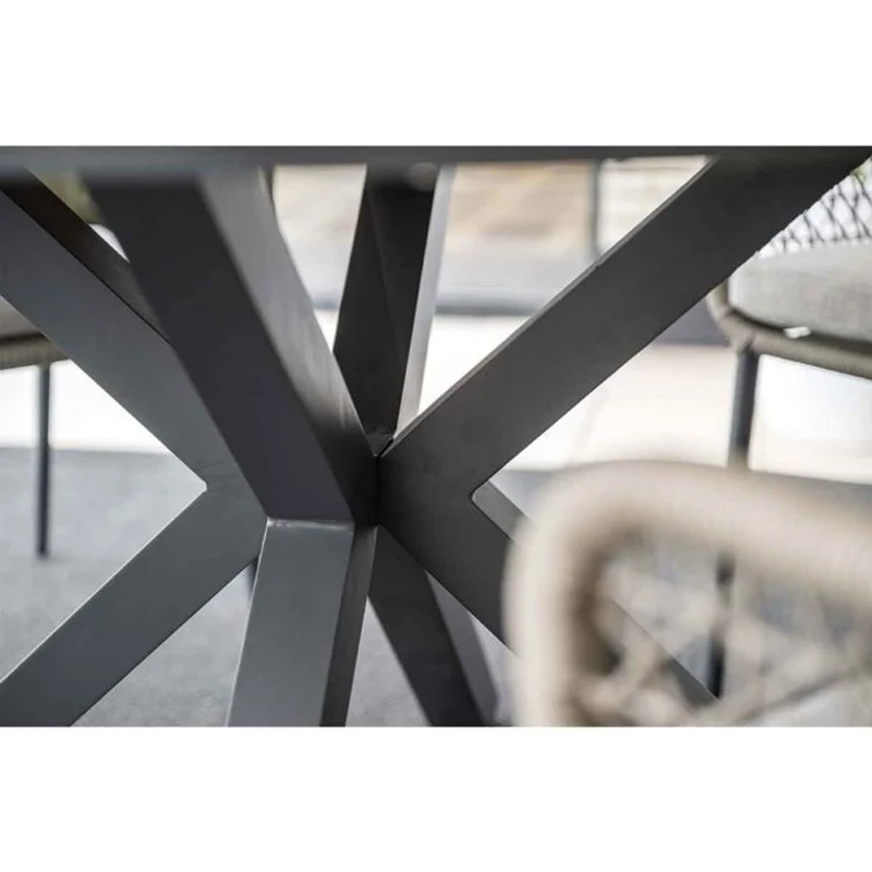 Toledo tuinset 5-delig carbon black rope taupe met Edison tuintafel rond 122 cm light teak vironwood