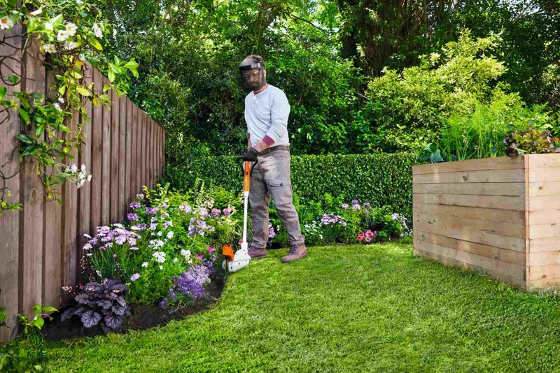 STIHL Akku-Trimmer FSA 30, mit Akku AS 2 und Ladegerät AL 1