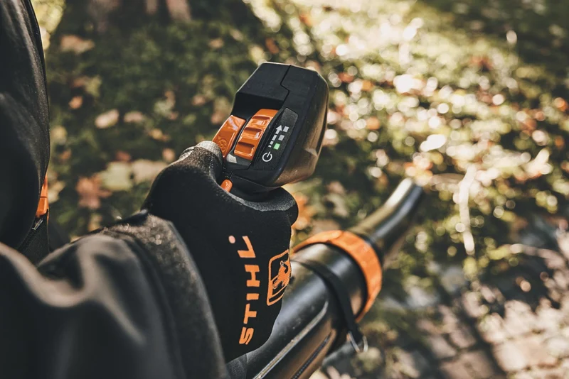 STIHL Akku-Laubbläser BGA 300 ohne Akku und Ladegerät
