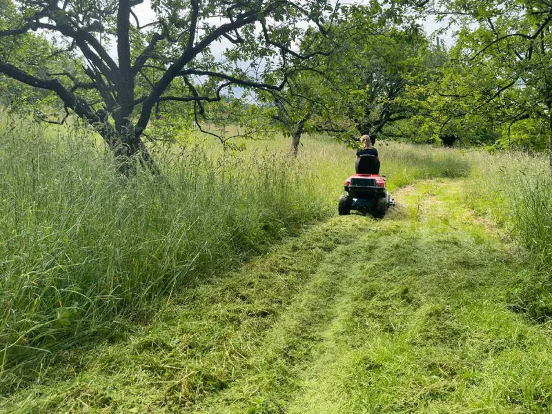 ERCO Frontmäher mit Allradantrieb FM-220-4WD Grundgerät mit Wiesendeck inkl. Kehrmaschine 100cm