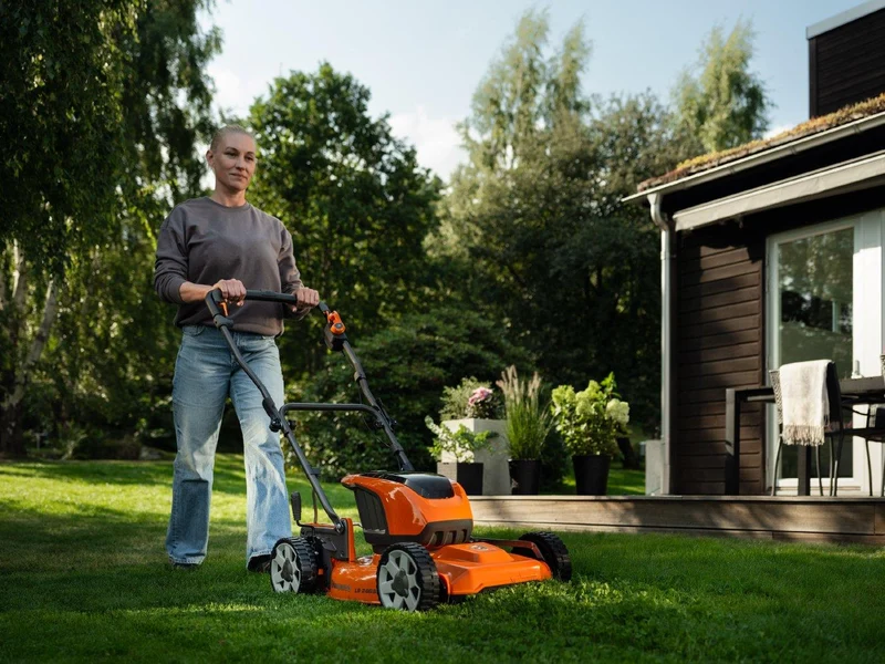Husqvarna Akku-Mulchmäher LB 246iS ohne Akku und Ladegerät