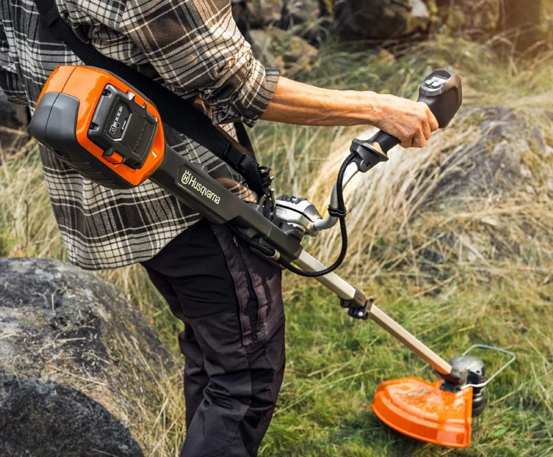 Husqvarna Akku-Motorsense Set 220iR - inkl. Akku B140 + Ladegerät C80
