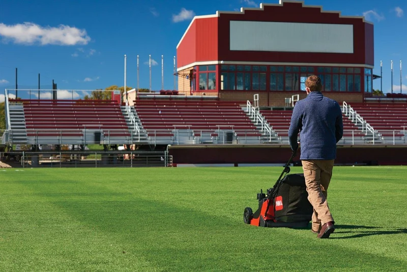 Toro Kontur-Benzinrasenmäher mit Walzenantrieb ProStripe 560