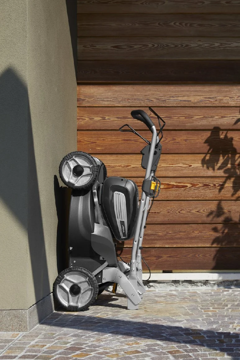 Stiga Akku-Rasenmäher Twinclip 950e V Kit - inkl. 2x 7,5 Ah Akkus und Ladegerät