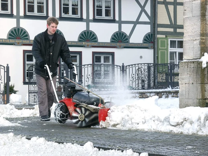 Tielbürger Schmutz- und Schneekehrmaschine tk48 Briggs&Stratton 675 iS