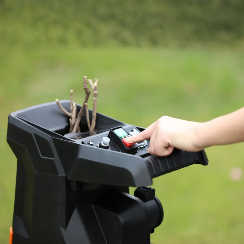 Yard Force 2800W Elektro-Leisehäcksler ER U45 – für Äste bis 45 mm, 60L integrierte Fangbox, Rückwärtslauf, leise & effizient