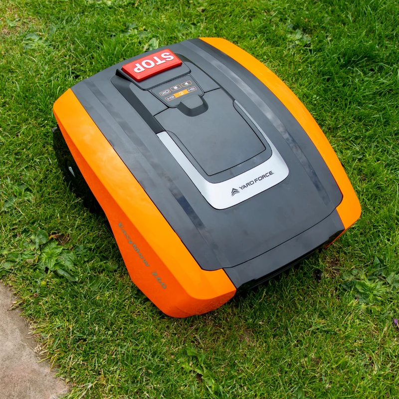 Yard Force 20V Mähroboter EasyMow 260B – für bis zu 260 m², Bluetooth App-Steuerung, Kantenschnittfunktion, 30 % Steigung, inkl. Installations-Set