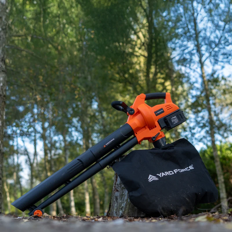 Yard Force 40V Akku-Laubsauger & Bläser LB C20C – 3-in-1 Funktion (Saugen, Blasen, Häckseln), 234 km/h Luftgeschwindigkeit, inkl. 40V 4,0 Ah Akku, 45L Fangsack & Führungsrollen