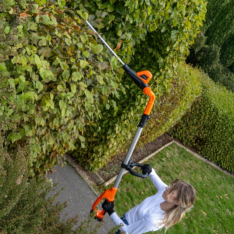 Yard Force 20V Akku-Teleskop-Heckenschere LH C41A – bis 256 cm Reichweite, inkl. 20V 2,0 Ah Akku & Ladegerät, 10-fach verstellbarer Schneidkopf, Diamantschliff-Messer