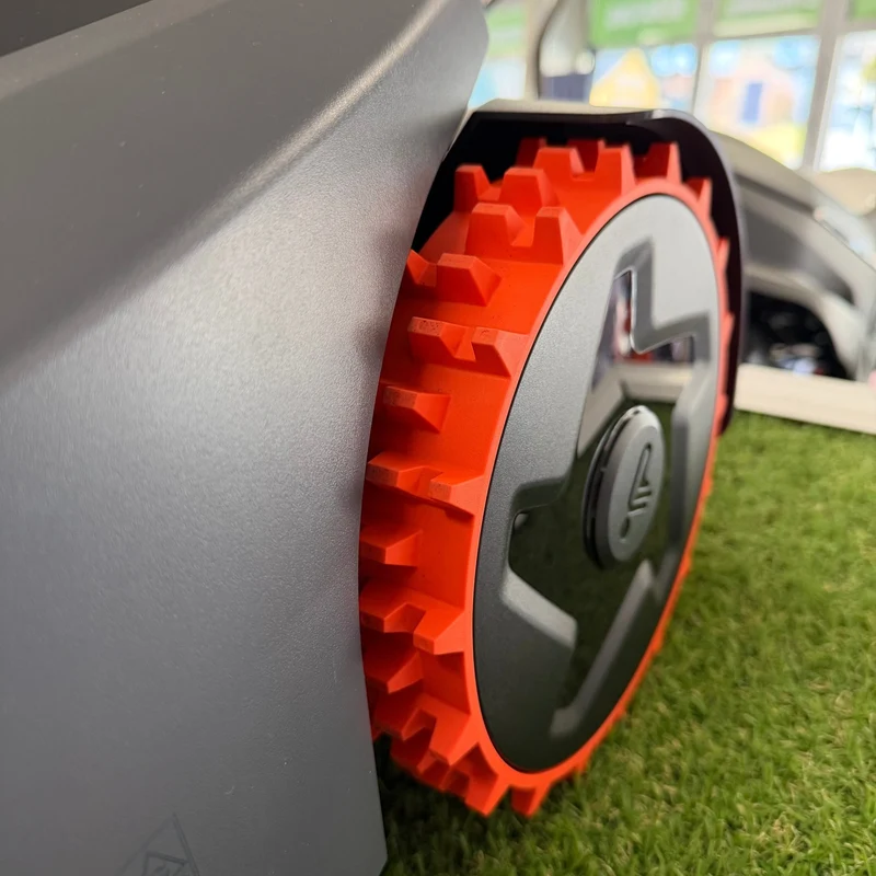 Segway Navimow H206E für Rasenflächen bis zu 600m²