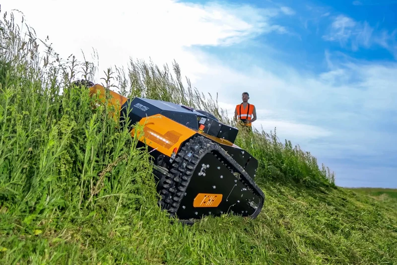 AS 990 Thar RC ferngesteuerte Mähraupe mit Sichelmesser