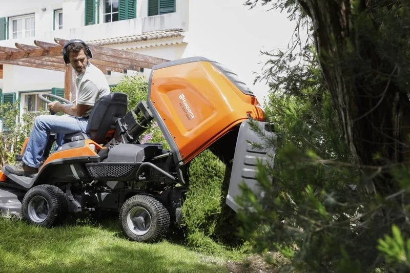 Husqvarna RC 320 Ts AWD Frontmäher (103cm und 112cm Mähwerk)