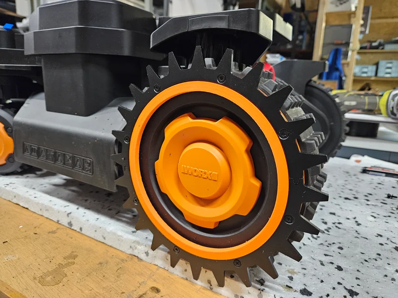 Worx Landroid Vision Coud 4 AWD Modelle - MIBROBO Blackline Spikes