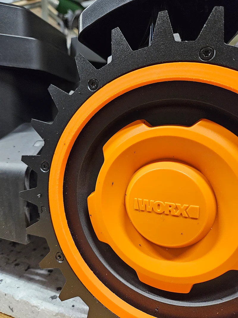 Worx Landroid Vision Coud 4 AWD Modelle - MIBROBO Blackline Spikes