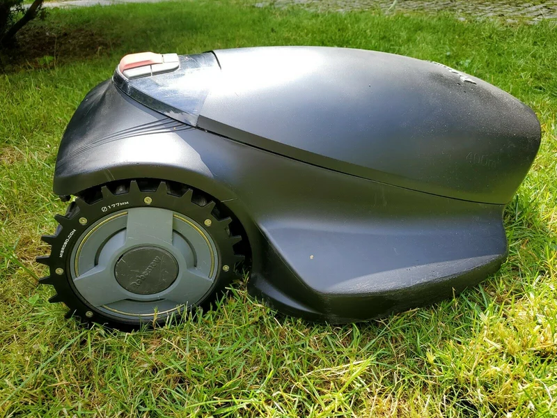 Robomow RC / MC Modelle - 177 MIBROBO Blackline Spikes