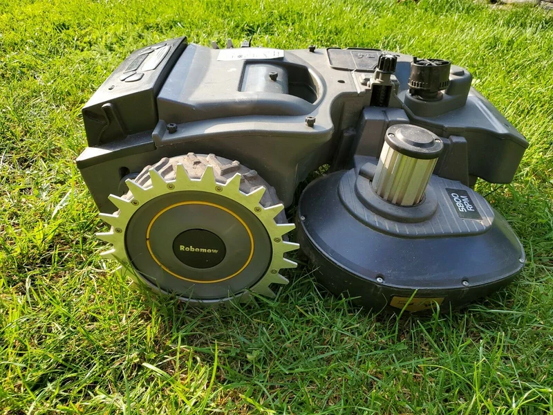 Robomow RM Modelle - 204 MIBROBO Blackline Spikes