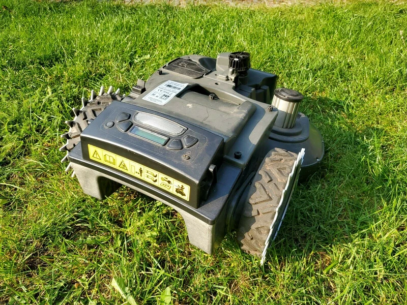 Robomow RM Modelle - 204 MIBROBO Blackline Spikes