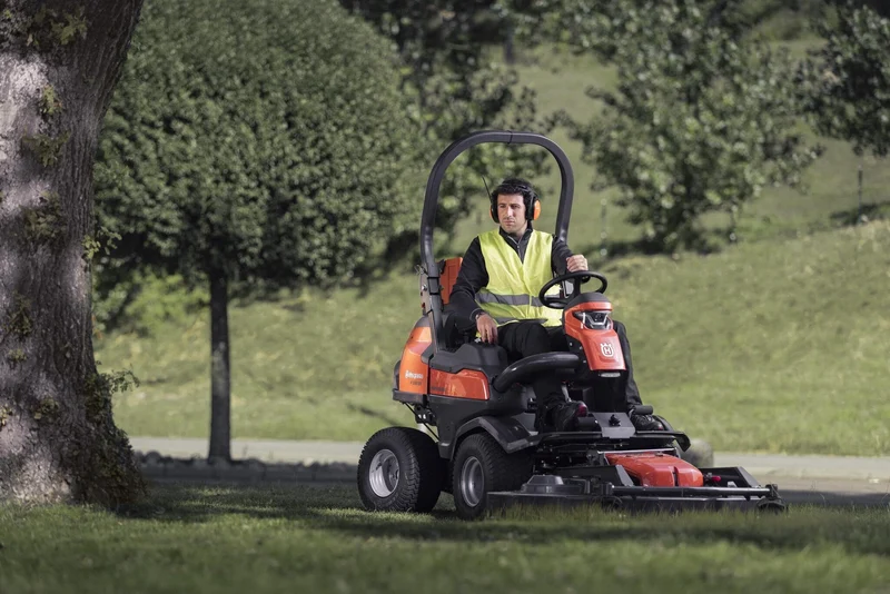 Husqvarna Rider P524X mit 122cm Mähwerk