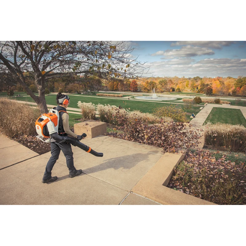 Stihl Akku-Blasgerät BRA 600 B / ohne Akku und Ladegerät