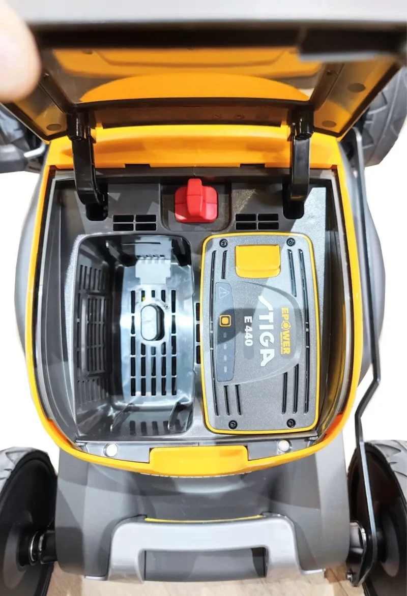 Stiga Akku-Rasenmäher Collector 548 AE Kit inkl. 1xAkku 48V 4Ah und Ladegerät Fa