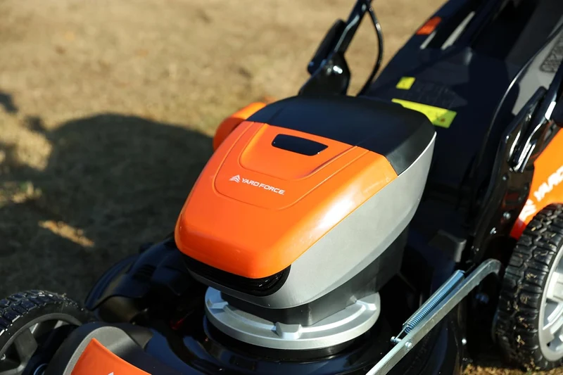 Yard Force LM C46 Akku-Rasenmäher 40V mit Radantrieb (46 cm, Stahldeck) – 3-in-1 Mulchmäher inkl. 2x 20V 5,0 Ah Akkus & 55L Fangkorb (bis 600 m²)