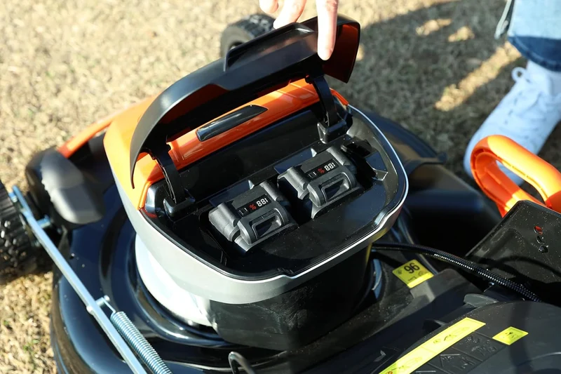 Yard Force LM C46 Akku-Rasenmäher 40V mit Radantrieb (46 cm, Stahldeck) – 3-in-1 Mulchmäher inkl. 2x 20V 5,0 Ah Akkus & 55L Fangkorb (bis 600 m²)