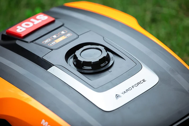 Yard Force MowBest 805 Mähroboter (bis 250 m², 20V 2,0 Ah) – Automatischer Rasenroboter mit Kantenschnitt, 30 % Steigung & Sicherheits-Sensoren