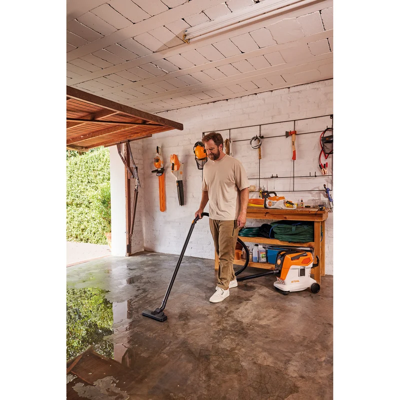 Stihl Akku-Nass- und Trockensauger SEA 60 L / mit AK 20 und Ladegerät AL 101