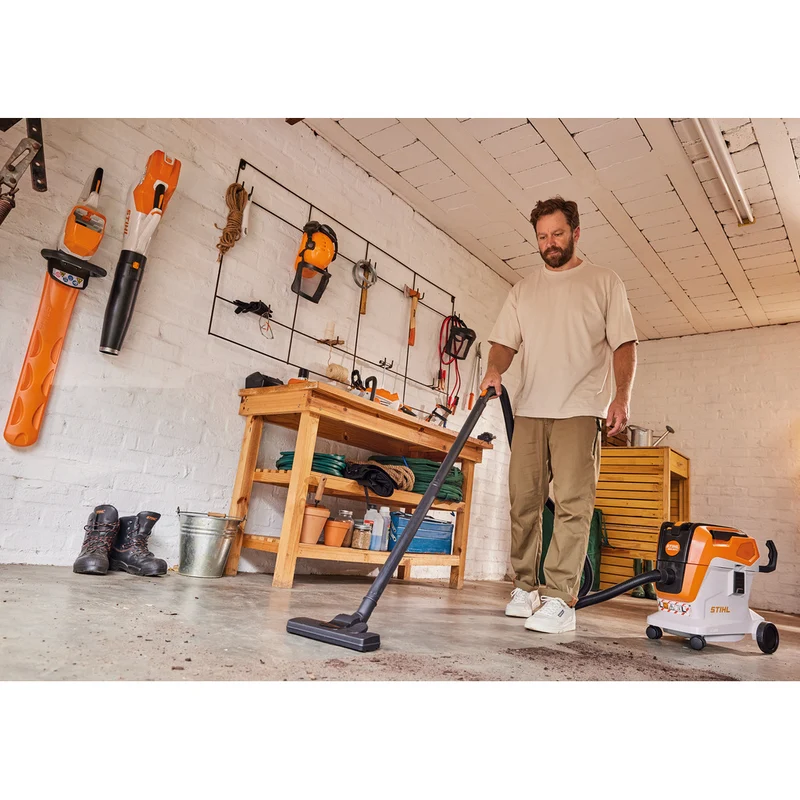 Stihl Akku-Nass- und Trockensauger SEA 60 L / mit AK 20 und Ladegerät AL 101