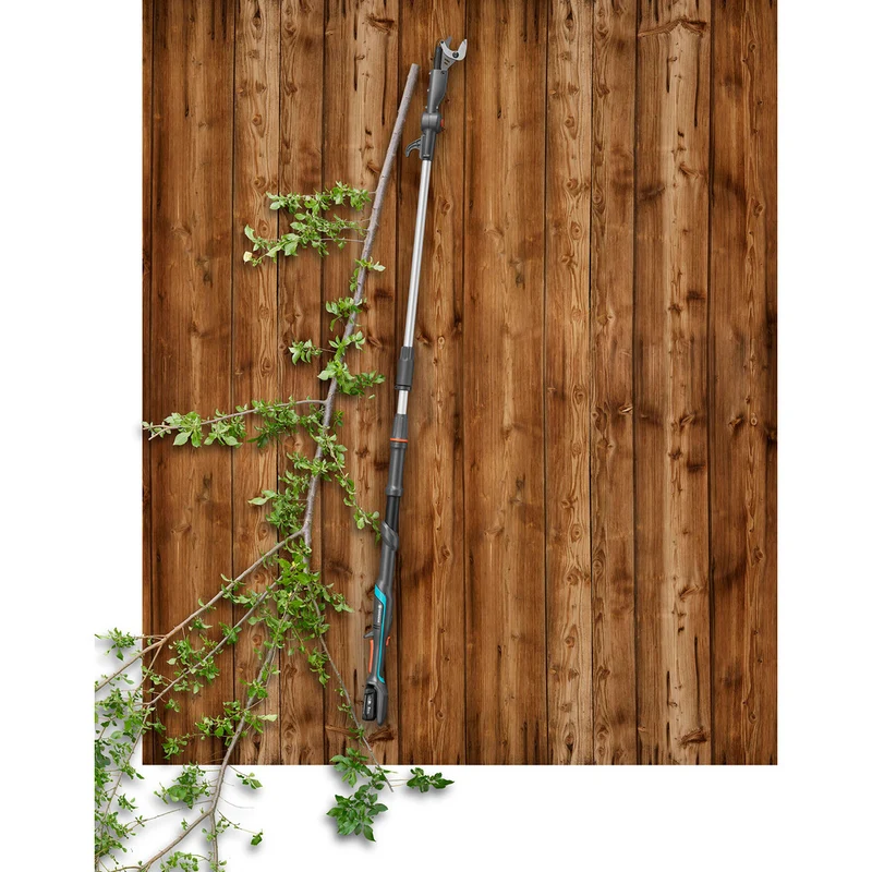 Gardena Akku-Teleskop-Baumschere HighCut 250/18V P4A / Ready-To-use / Set