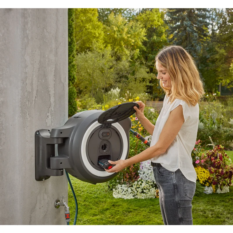 Gardena Akku-Wand-Schlauchbox PowerRoll XL / Ready-to-use