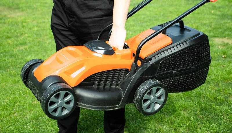 Yard Force LM C32A Akku-Rasenmäher 20V (32 cm Schnittbreite) – Kompakter Mäher inkl. 4,0 Ah Akku, bürstenlosem Motor & 30L Fangkorb für bis zu 200 m²