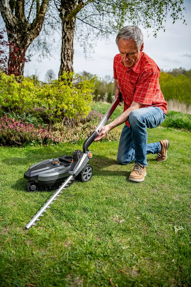 Yard Force iFlex LM F23BN 2-in-1 Akku-Rasenmäher & Rasentrimmer (23 cm, 12V 4Ah) – 360° Wendigkeit, bürstenloser Motor & Einhandbedienung